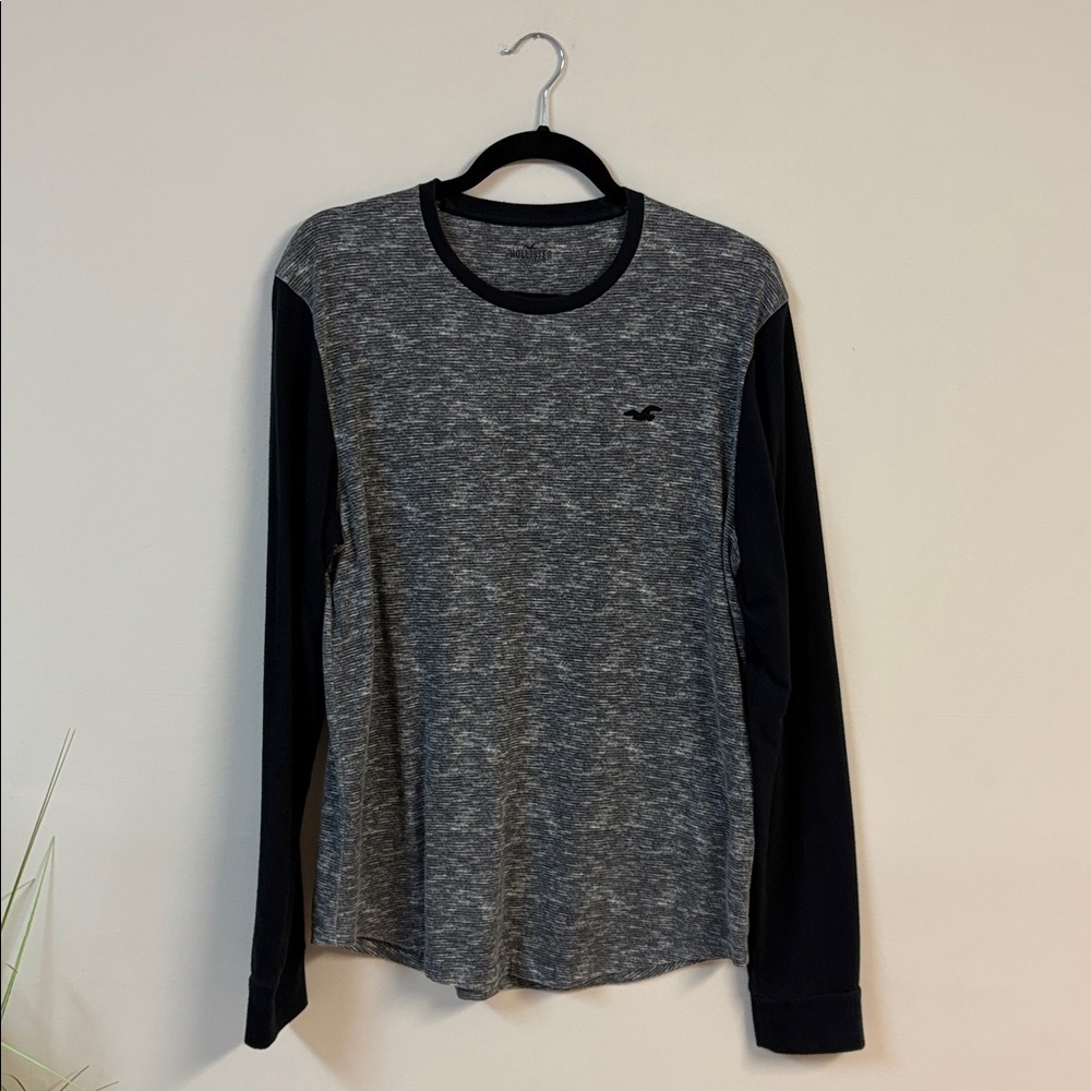 Hollister Men’s Gray and Black Long Sleeve Tee size M